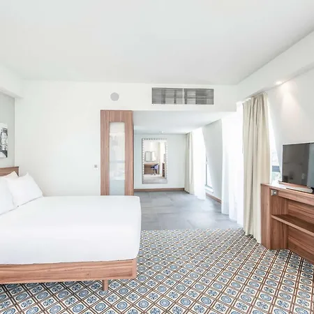 Hampton By Hilton 3*