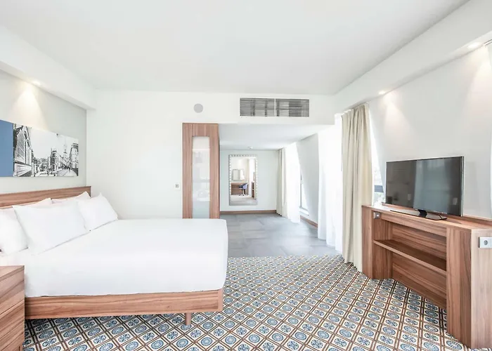 Hampton By Hilton 3*