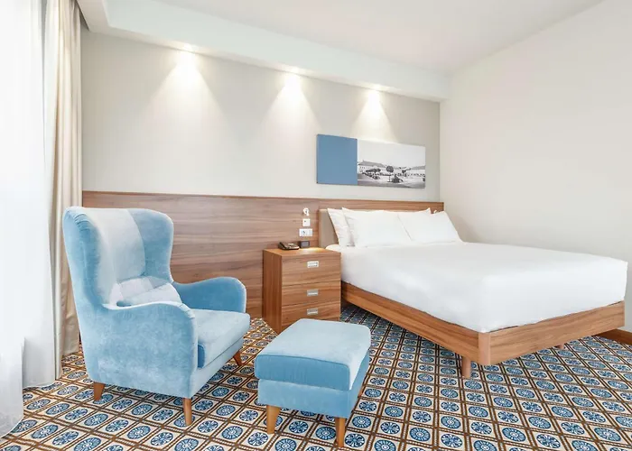 Hampton By Hilton 3*